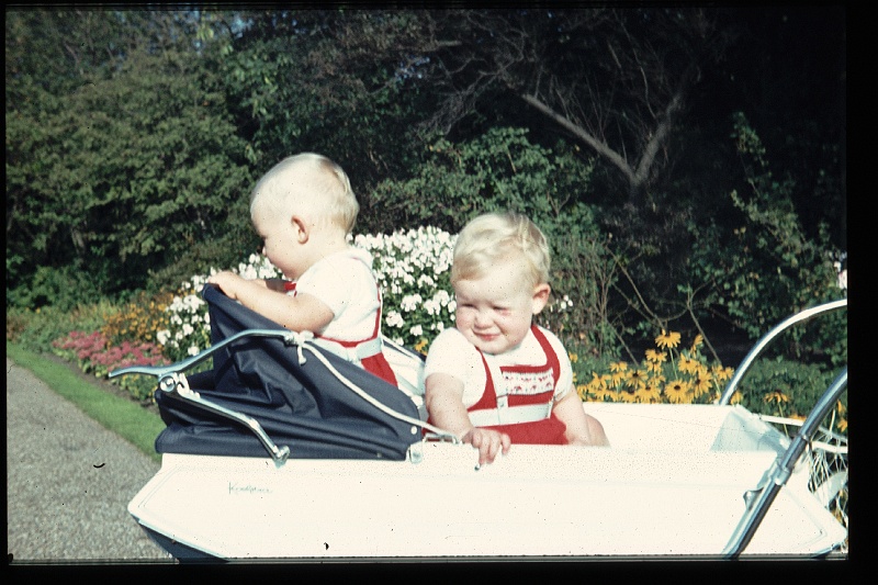 49.Zuiderpark sep 1964 Brigitte,Marion.JPG